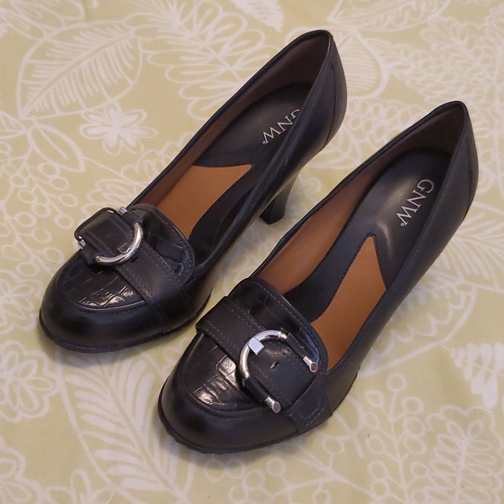 GNW Black Leather Heels Size 8 NWOT